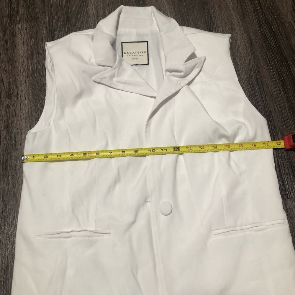 Bagatelle Collection White Sleeveless Button-Up Vest - Picture 6 of 11